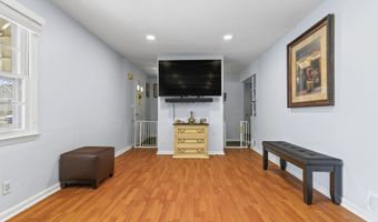 66 Loftus Cir, Bridgeport, CT 06606