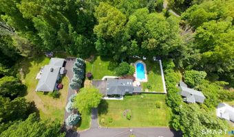 13 Pleasant Rise Cir, Brookfield, CT 06804