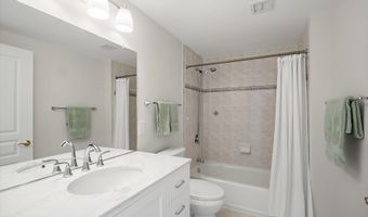 7111 WOODMONT Ave 402, Bethesda, MD 20815
