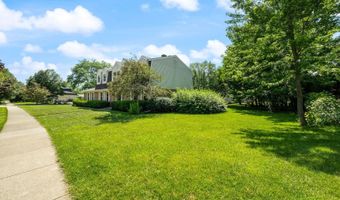 2218 N Williamsburg St, Arlington Heights, IL 60004