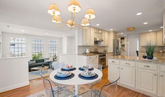 5621 HUNTINGTON Pkwy, Bethesda, MD 20814