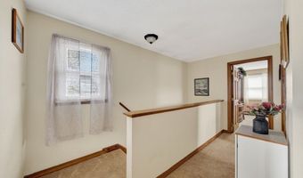 22 Connecticut Ave, Middletown, RI 02842