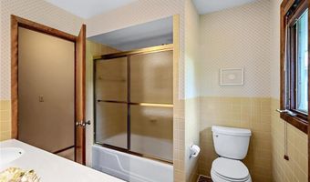 451 Reflection Rd, Apple Valley, MN 55124