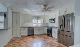 33 Spruce Ln, Bristol, RI 02809