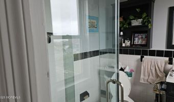 400 Deal Lake Dr 8F, Asbury Park, NJ 07712