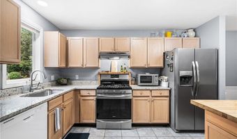 165 Holland St 18, Cranston, RI 02920