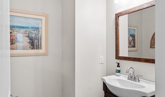 225 4th St, Beach Haven, NJ 08008