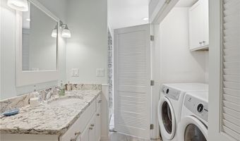 693 Hope St, Bristol, RI 02809
