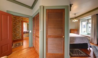 369 37th St, Astoria, OR 97103