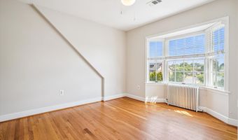 121 S FENWICK St, Arlington, VA 22204