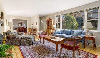2700 N DINWIDDIE St N, Arlington, VA 22207