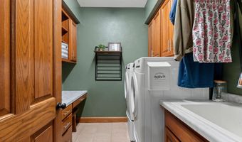 3901 N MILLWOOD Dr, Appleton, WI 54913