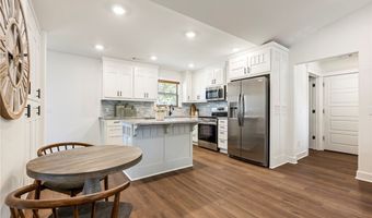 6 Bonhill Ln, Bella Vista, AR 72715