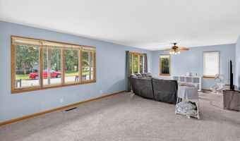1635 Oak Dr, Aurora, MO 65605