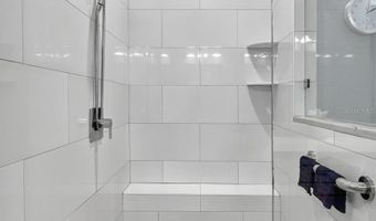 5610 GOLDEN ISLES Dr, Apollo Beach, FL 33572