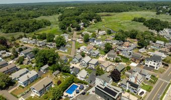 18 Waverly Rd, Branford, CT 06405