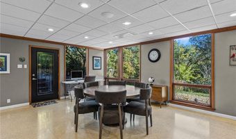 25 Logan Rd, Alton, IL 62002