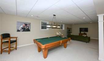 679 DEEP WOODS Dr, Aurora, OH 44202