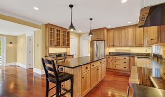 997 Washington St, Bath, ME 04530