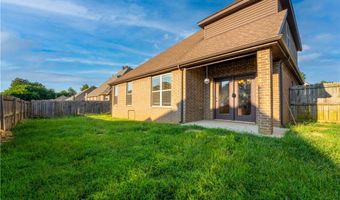 105 NE Larkspur Ln, Bentonville, AR 72712