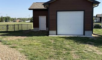 1524 Beechwood Dr, Aurora, NE 68818