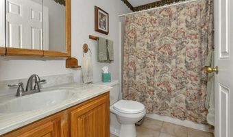111 Cottonwood Ln, Agawam, MA 01001