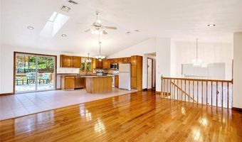 1 Pat Dr, Lincoln, RI 02865