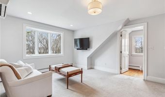 101 County Rd, Barrington, RI 02806