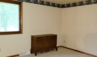 41511 N Country Club Dr, Antioch, IL 60002