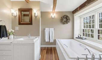 5 Old Manchester Rd, Amherst, NH 03031