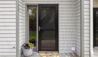 421 Bellevue Ave 2A, Newport, RI 02840