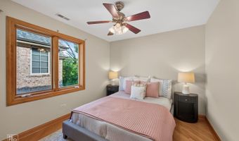 1017 E Red Oak St, Addison, IL 60101