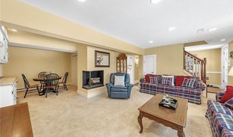 305 Hedgewood Dr, Akron, OH 44319