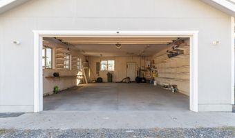 8104 Prairie Dog Dr, Bonanza, OR 97623