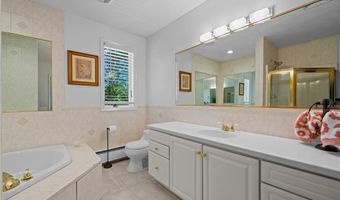 24 GREENWOOD Ln, Lincoln, RI 02865