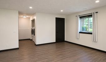 1208 Plum Ln, Aberdeen, SD 57401