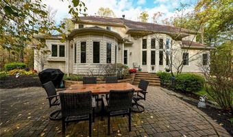 679 Deep Woods Dr, Aurora, OH 44202