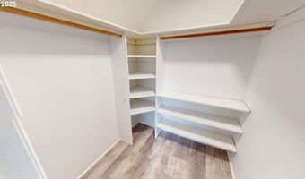 808 5TH St, Brookings, OR 97415