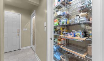 6829 LITTLE RIVER Tpke, Annandale, VA 22003
