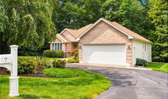 7 Foxwood Dr, Lincoln, RI 02865