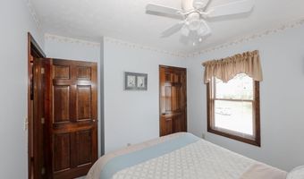 8 Beckmann Ln, Nashua, NH 03062