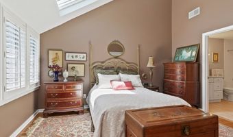 51 Hale Ln 51, Darien, CT 06820