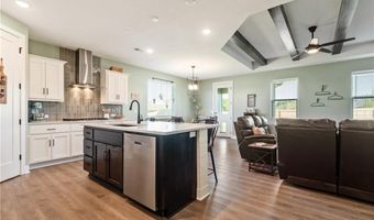 1592 Grayhawk Dr, Basehor, KS 66007