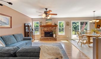 638 Oak Springs Trail Dr, Ballwin, MO 63021
