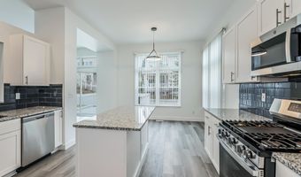 1366 N Bay Dr, Ann Arbor, MI 48103