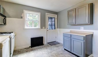 2540 W Shore Rd, Warwick, RI 02889