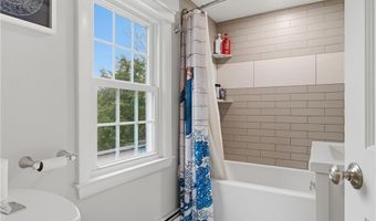 27 Old Meadow Ln, Cumberland, RI 02864