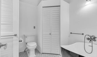 19 CENTER St, Barnegat, NJ 08005