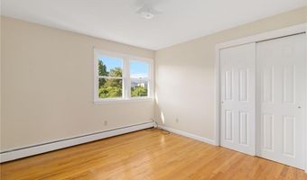 9 Chestnut Hill Rd B, Middletown, RI 02842