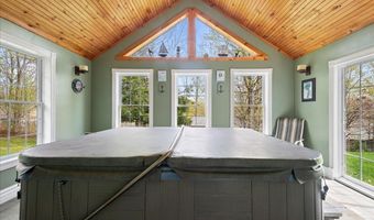 34 Goldsbury Woods Rd, Barre, VT 05641